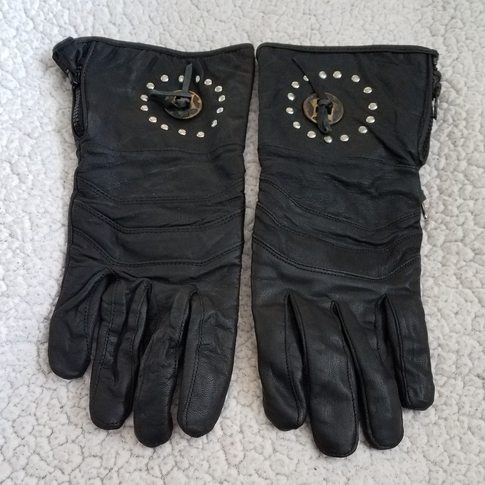 Motorcycle riding gloves